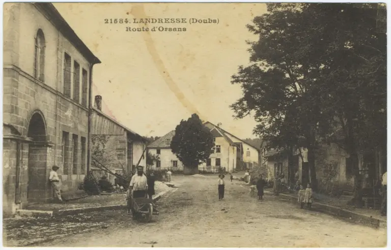 Carte postale ancienne de Landresse (Doubs) Route d'Orsans 21584 recto