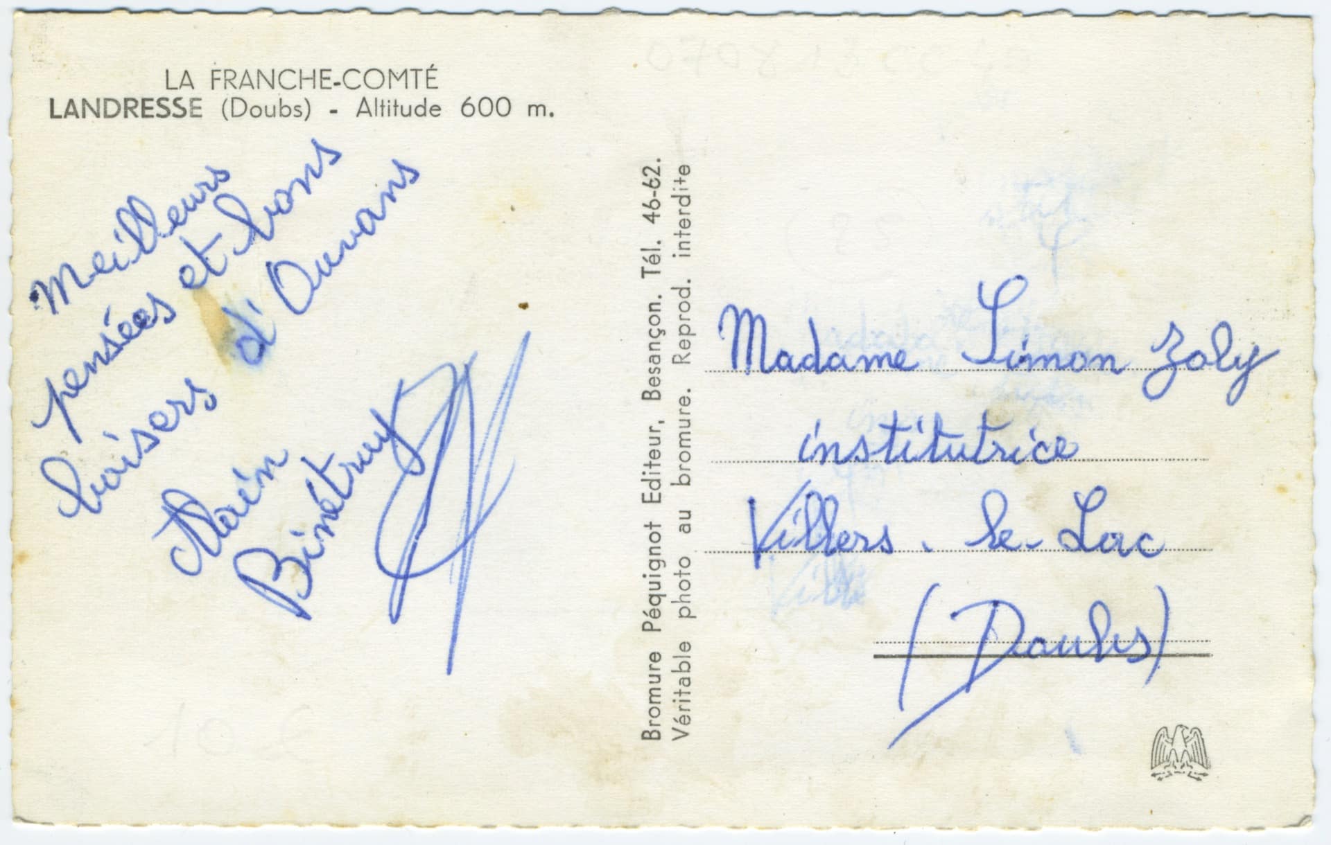 Verso d'une carte postale de l'éditeur Péquignot à Besançon. Un message écrit au stylo à bille bleu envoie des pensées d'Ouvans à une institutrice de Villers-le-Lac.